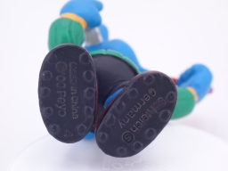 Schtroumpf arbitre avec carton rouge - photo