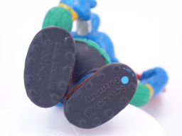 Schtroumpf arbitre avec carton rouge - photo