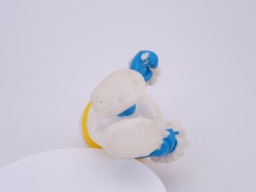 Schtroumpfette avec bouquet de fleurs - photo