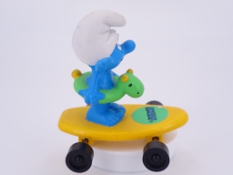 Schtroumpf avec bouée skateboard - photo