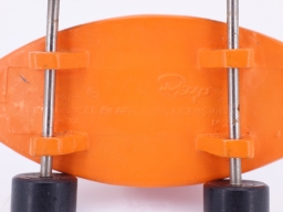 Schtroumpf sur plongeoir skateboard - photo