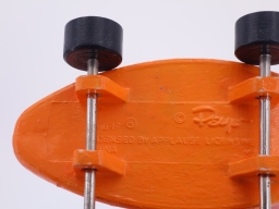 Schtroumpf sur plongeoir skateboard - photo