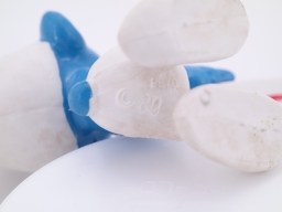 Schtroumpf avec panneau de passage à niveau - photo