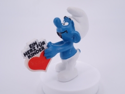 Schtroumpf avec panneau cœur - photo