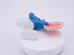 Schtroumpf avec panneau cœur - photo