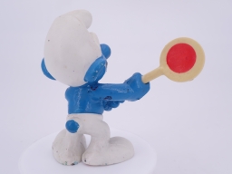 Schtroumpf avec panneau de traffic - photo