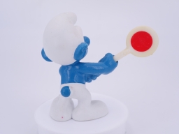 Schtroumpf avec panneau de traffic - photo