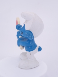 Schtroumpf avec panneau de traffic - photo