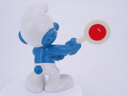 Schtroumpf avec panneau de traffic - photo