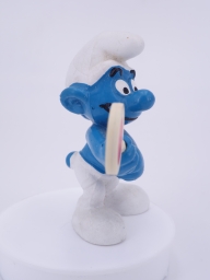 Schtroumpf avec panneau de traffic - photo