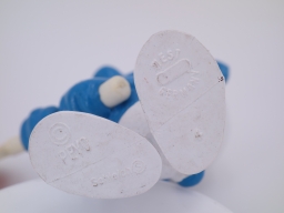 Schtroumpf avec panneau de traffic - photo