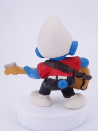 Schtroumpf avec guitare basse - photo