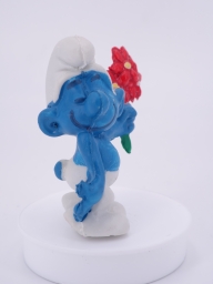 Schtroumpf amoureux avec fleurs - photo