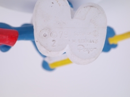 Schtroumpf avec brosse à dents et dentifrice - photo