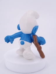 Schtroumpf blessé avec béquille - photo