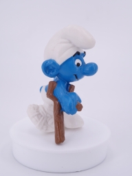 Schtroumpf blessé avec béquille - photo