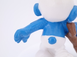 Schtroumpf blessé avec béquille - photo