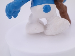 Schtroumpf blessé avec béquille - photo