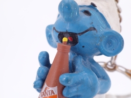 Schtroumpf assoiffé avec bouteille - photo