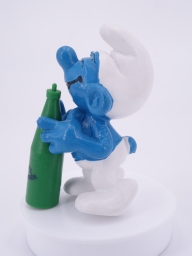 Schtroumpf assoiffé avec bouteille - photo