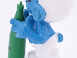 Schtroumpf assoiffé avec bouteille - photo