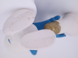 Schtroumpf avec ampoule blanche - photo