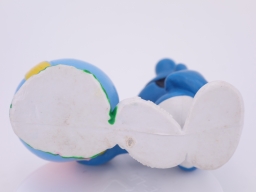 Schtroumpf avec œuf avec nœud - photo