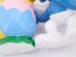 Schtroumpf avec œuf avec nœud - photo