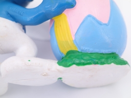 Schtroumpf avec œuf avec nœud - photo