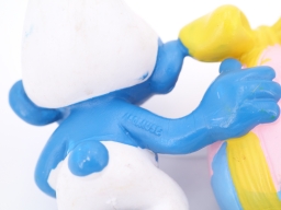 Schtroumpf avec œuf avec nœud - photo