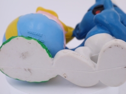 Schtroumpf avec œuf avec nœud - photo