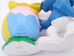 Schtroumpf avec œuf avec nœud - photo