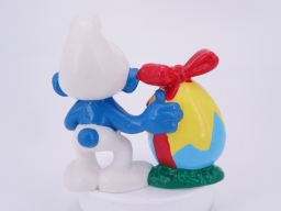 Schtroumpf avec œuf avec nœud - photo