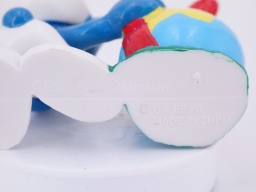 Schtroumpf avec œuf avec nœud - photo