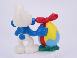 Schtroumpf avec œuf avec nœud - photo