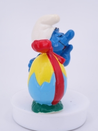 Schtroumpf avec œuf avec nœud - photo