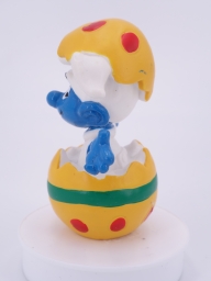 Schtroumpf qui sort d'un œuf - photo