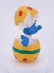 Schtroumpf qui sort d'un œuf - photo