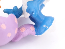 Schtroumpfette avec poussin qui sort d'un œuf - photo