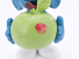 Schtroumpf avec pomme - photo