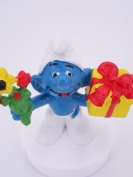 Schtroumpf avec cadeau et fleurs - photo