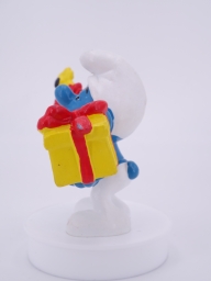 Schtroumpf avec cadeau et fleurs - photo