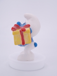 Schtroumpf avec cadeau et fleurs - photo