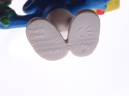 Schtroumpf avec cadeau et fleurs - photo