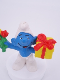 Schtroumpf avec cadeau et fleurs - photo