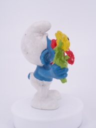 Schtroumpf avec cadeau et fleurs - photo