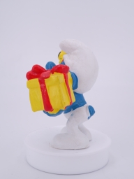 Schtroumpf avec cadeau et fleurs - photo