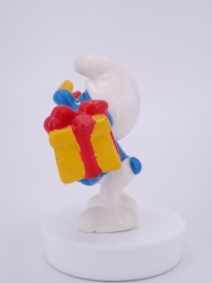 Schtroumpf avec cadeau et fleurs - photo