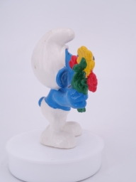 Schtroumpf avec cadeau et fleurs - photo