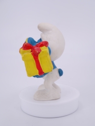 Schtroumpf avec cadeau et fleurs - photo